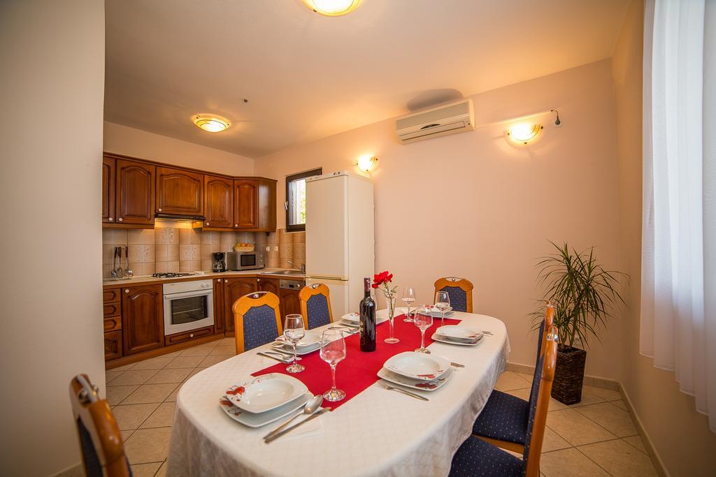 Apartments Maja Dugi Rat Bagian luar foto